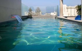 Mercure Larnaca Finikoudes Beach